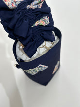 画像をギャラリービューアに読み込む, 読み本冊子金彩花模様