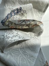 画像をギャラリービューアに読み込む, 草花絵皿模様に総菱欠け模様地紋【長】