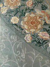 画像をギャラリービューアに読み込む, 【あずま型 中】唐織正倉院・鳳凰花模様・金銀糸