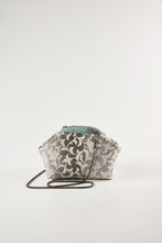 画像をギャラリービューアに読み込む, 唐草織模様銀糸【小】②【日本橋三越品】