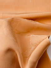 画像をギャラリービューアに読み込む, 枝葉実の織り出し模様【六つ釦】