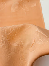 画像をギャラリービューアに読み込む, 枝葉実の織り出し模様【六つ釦】