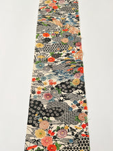 画像をギャラリービューアに読み込む, 紗綾型地紋に菊笹花青海波古典模様【六つ釦】