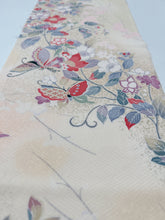 画像をギャラリービューアに読み込む, 紗綾型地紋に枝花舞蝶模様【四つ釦】