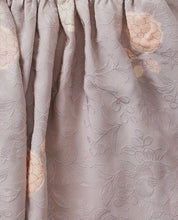 画像をギャラリービューアに読み込む, 絞り染に草花地紋模様