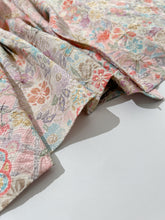 画像をギャラリービューアに読み込む, 総紗綾型地紋に絞り梅桜模様金彩【四つ釦】