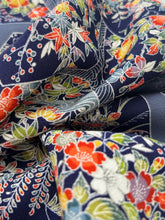 画像をギャラリービューアに読み込む, 亀甲に四季の草花尽くし模様【四つ釦】