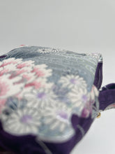 画像をギャラリービューアに読み込む, 流水地紋に雪輪模様草花尽くし【中】
