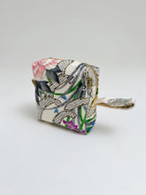 画像をギャラリービューアに読み込む, 車絵に藤花模様【中】