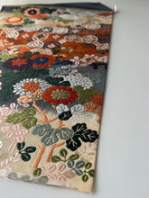 画像をギャラリービューアに読み込む, 唐織華亀甲に華尽くし模様【あずま型 大】