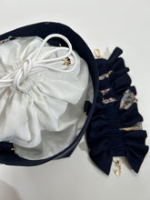 画像をギャラリービューアに読み込む, 読み本冊子金彩花模様