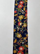 画像をギャラリービューアに読み込む, 変わり華に桔梗唐草絵模様【S】