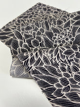 画像をギャラリービューアに読み込む, 菊菖蒲草花白線模様【サイドギャザーワンピース】