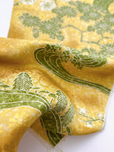 画像をギャラリービューアに読み込む, 総小花尽くし地紋に風景模様