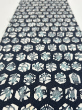 画像をギャラリービューアに読み込む, 膨れ織り地に幾何学亀甲暈し絵【M】