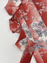 画像をギャラリービューアに読み込む, 雪輪に鶴金彩暈し花模様【長丈シュッケニ・丈91㎝】