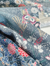 画像をギャラリービューアに読み込む, 糊ちらし地に暈し花蝶模様【サイドギャザーワンピース】