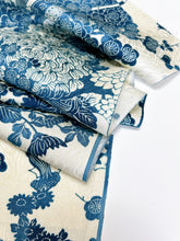 画像をギャラリービューアに読み込む, 古典御所に菊模様【ティアード】