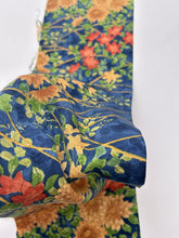 画像をギャラリービューアに読み込む, 紗綾型地紋に水彩風花模様【六つ釦】