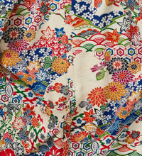 画像をギャラリービューアに読み込む, 流水地紋に吉祥絵菊笹楓模様【S】