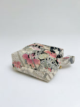 画像をギャラリービューアに読み込む, 杜若に槌車菖蒲銀彩模様【大】