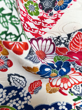 画像をギャラリービューアに読み込む, 流水地紋に吉祥絵菊笹楓模様【S】