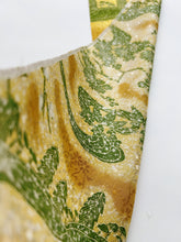 画像をギャラリービューアに読み込む, 総小花尽くし地紋に風景模様