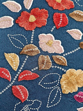 画像をギャラリービューアに読み込む, 紗綾型地紋に椿模様【長丈シュッケニ・丈91㎝】