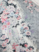 画像をギャラリービューアに読み込む, 【特長】変わり地紋に洋額縁風模様に牡丹花模様