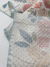 画像をギャラリービューアに読み込む, 花紗綾型地紋に絞り・辻ヶ花模様【六つ釦】