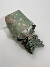 画像をギャラリービューアに読み込む, 紗綾型に花地紋、梅楓模様