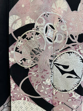 画像をギャラリービューアに読み込む, 銀彩鼓絵模様【黒留袖】