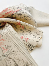 画像をギャラリービューアに読み込む, 線描きに風景模様【六つ釦】