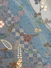 画像をギャラリービューアに読み込む, 華織り地模様に金彩縁・花蝶模様【ブラウス】