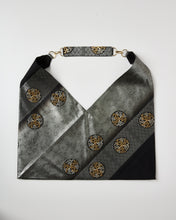 画像をギャラリービューアに読み込む, 飛び丸柄・献上有職模様引箔と金銀糸【あずま型 大】