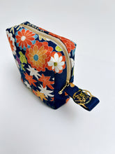 画像をギャラリービューアに読み込む, 鮫小紋地紋に楓菊荻模様【大】