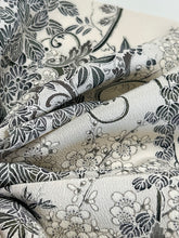 画像をギャラリービューアに読み込む, 百合菊楓梅花尽くし模様【ブラウス】