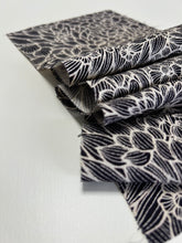 画像をギャラリービューアに読み込む, 菊菖蒲草花白線模様【サイドギャザーワンピース】