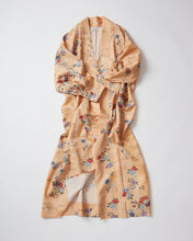 画像をギャラリービューアに読み込む, 紗綾型地紋に麻の葉・椿模様【四つ釦】