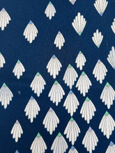 画像をギャラリービューアに読み込む, 変わり華模様【S】注意:襟元色泣きあり