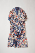 画像をギャラリービューアに読み込む, 濁り瑠璃色に花模様【六つ釦】