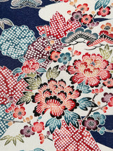 画像をギャラリービューアに読み込む, 牡丹に梅松雲鳥模様紬【ケニジャン】