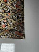 画像をギャラリービューアに読み込む, 【あずま型 中】七宝地に華格子に牡丹・梅菊模様・金糸