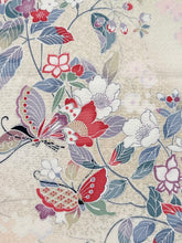 画像をギャラリービューアに読み込む, 紗綾型地紋に枝花舞蝶模様【四つ釦】