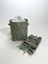 画像をギャラリービューアに読み込む, 紗綾型に花地紋、梅楓模様