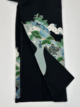 画像をギャラリービューアに読み込む, 【予約品】駒刺繍・友禅風景模様黒留袖【フォーマルシュッケニ】