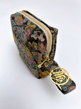 画像をギャラリービューアに読み込む, 水彩暈し風更紗唐草模様【中】