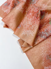 画像をギャラリービューアに読み込む, 【特長】総華地紋に手描き草花模様暈し染