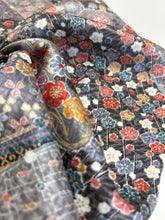 画像をギャラリービューアに読み込む, 紗綾型地紋に雲取り花散らし模様【ティアード】