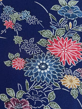 画像をギャラリービューアに読み込む, 椿に菊草花模様【サイドギャザーワンピース】